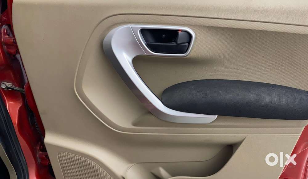 Mahindra Tuv 300 T10, 2018, Diesel