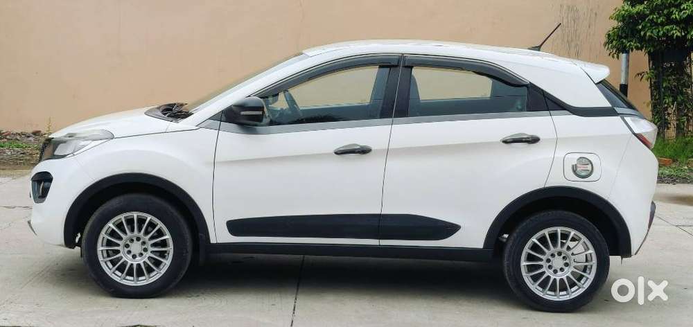 Tata Nexon 1.2 Revotron Xm (s), 2018, Cng & Hybrids