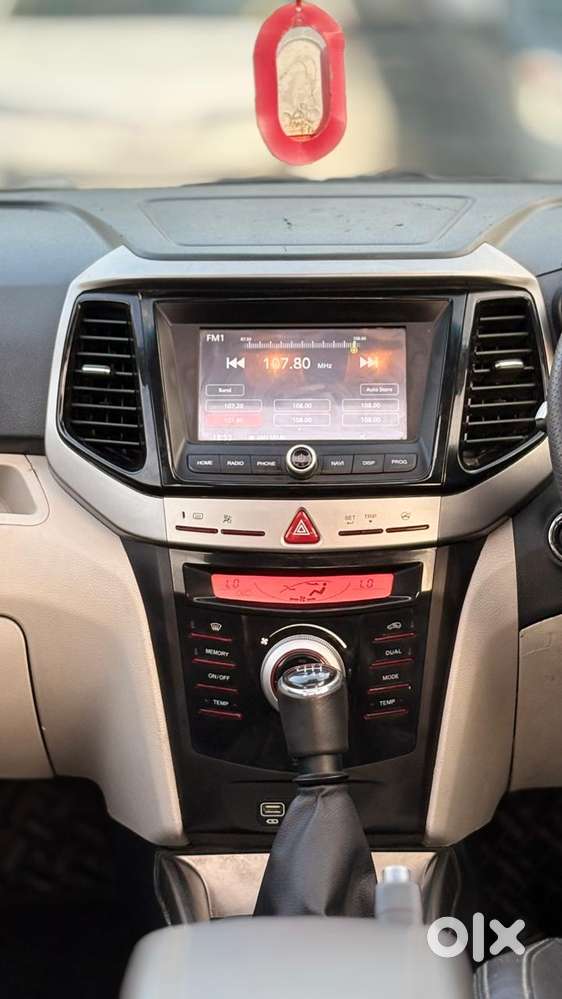 Mahindra Tuv 300 T8, 2022, Petrol