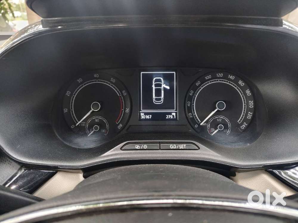 Skoda Slavia Ambition 1.0l Tsi At, 2023, Petrol