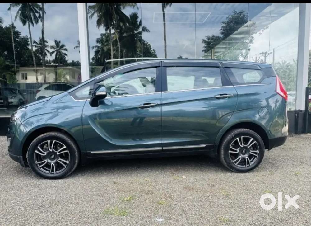 Mahindra Marazzo M8 2018