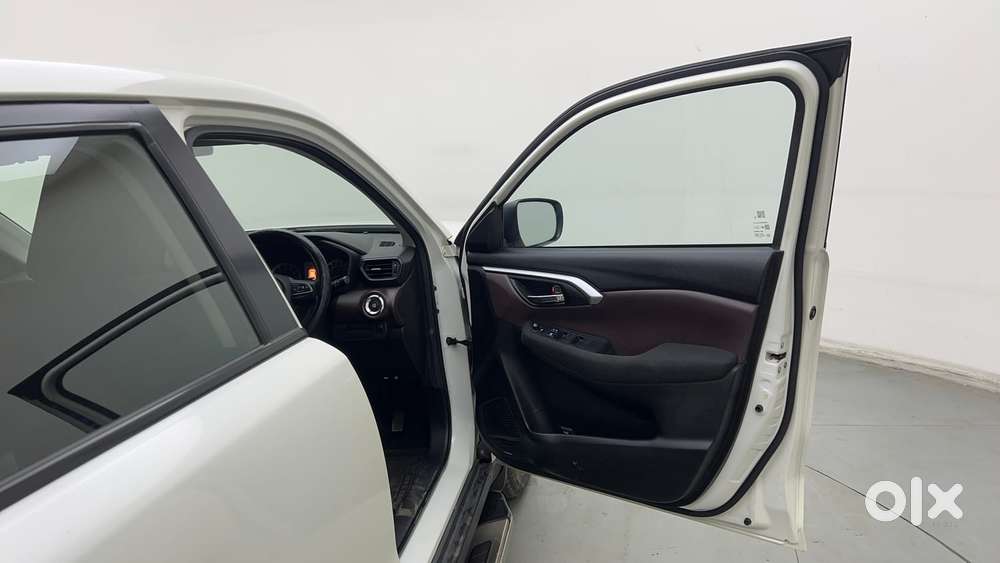 Maruti Suzuki Grand Vitara 1.5 Delta Smart Hybrid At, 2023, Petrol