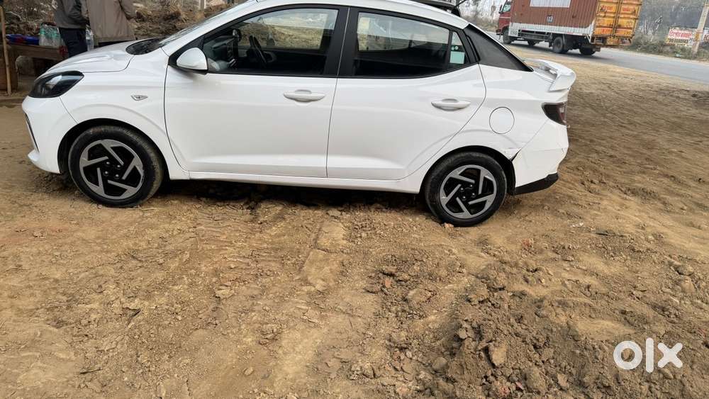 Hyundai Aura Cng & Hybrids 23500 Km Driven