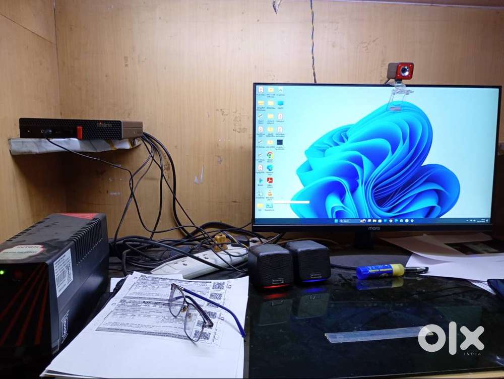 Complete Desktop PC Setup &ndash; Lenovo ThinkCentre M720q Tiny + Monitor &