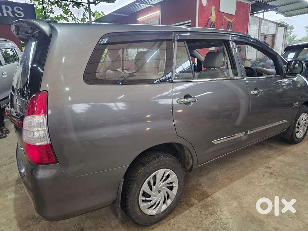 Toyota Innova 2011 Diesel Well Maintained New Tyres , Sound System