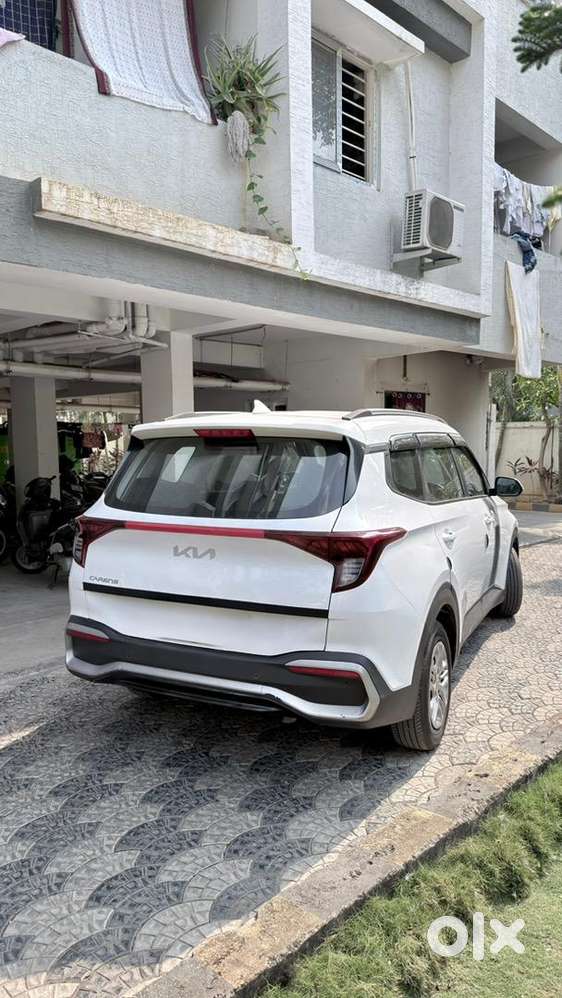 Kia Carens 2023 Petrol Well Maintained