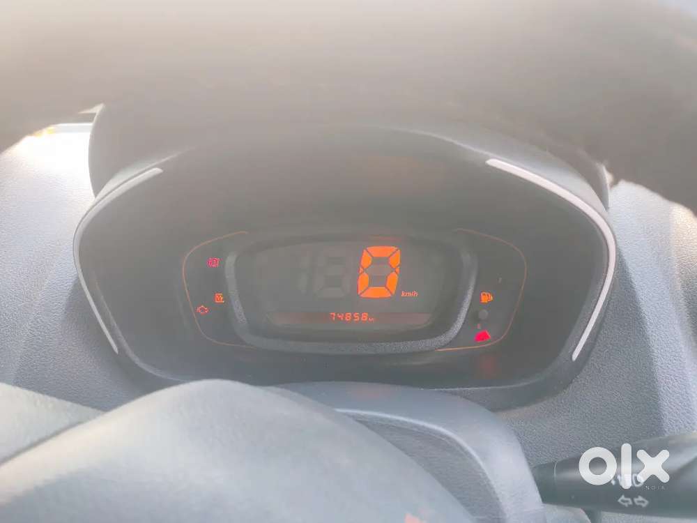 Renault Kwid 2016 Cng With  2 New Tyre 1month Phle Jk Tyre