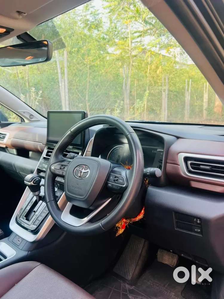 Toyota Innova Hycross 2.0 Zx Hybrid 7 Str, 2025, Petrol