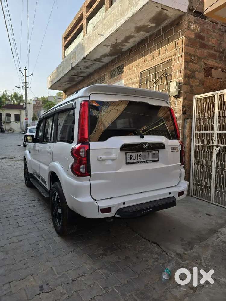 Mahindra Scorpio Classic S11