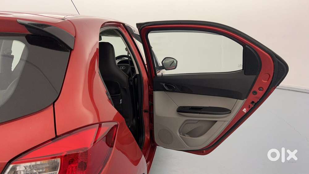 Tata Tiago 1.2 Revotron Xt, 2018, Petrol