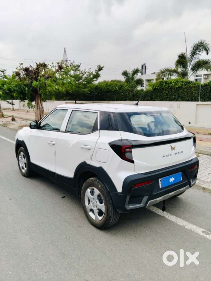 Mahindra Xuv 3xo Ax5l 1.2 Petrol At, 2025