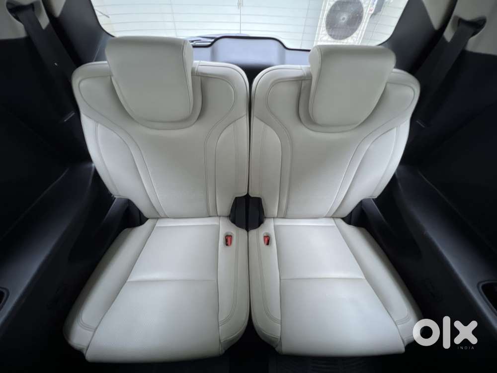 Mahindra Xuv700 2.0 Ax 7 Petrol At Str, 2024, Petrol