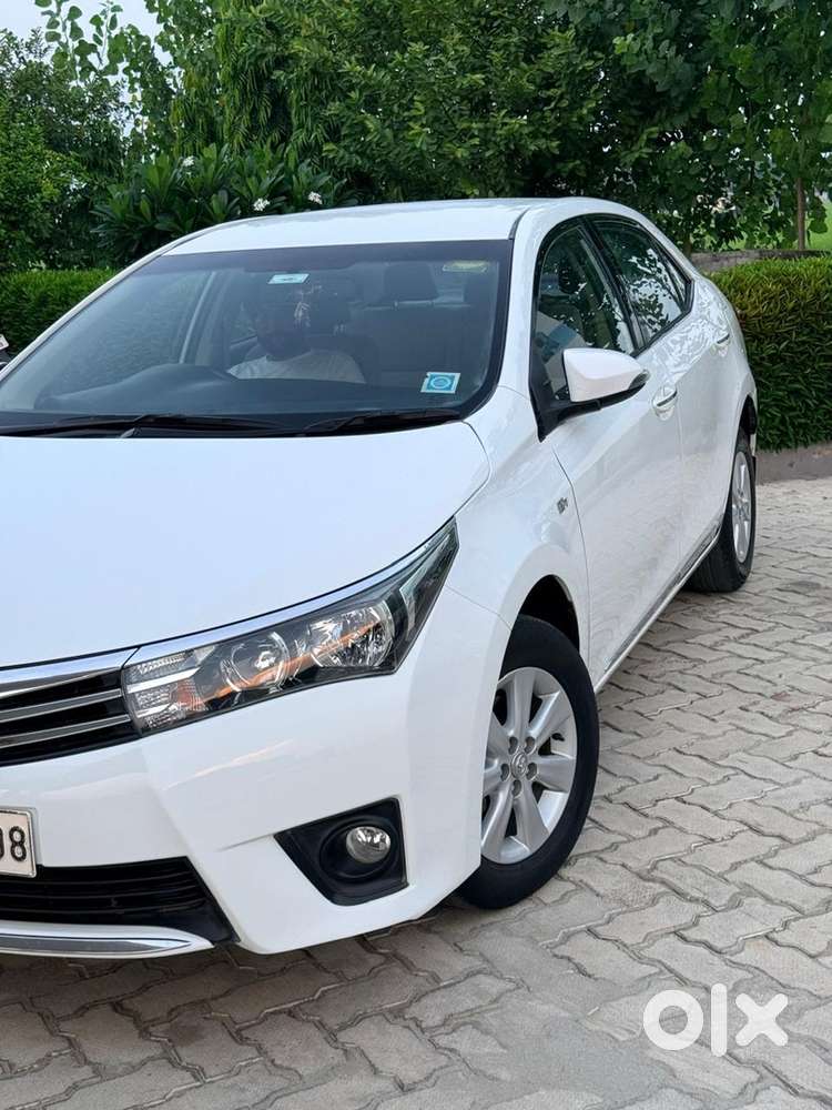 Just 22000 Km Driven 2014 Toyota Corolla Altis 2