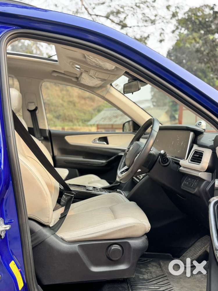 Mahindra Xuv700 2.0 Ax 7 Petrol At Luxury Pack Str, 2023, Petrol