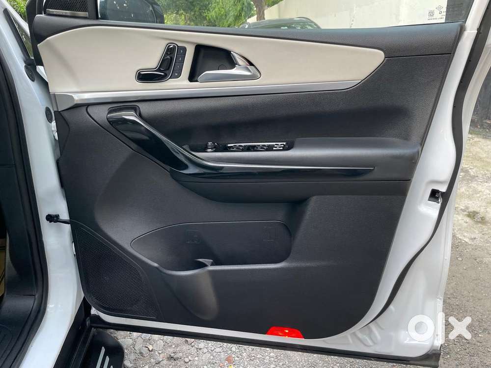 Mahindra Xuv700 2.2 Ax 7 Diesel At Luxury Pack Str, 2026, Diesel