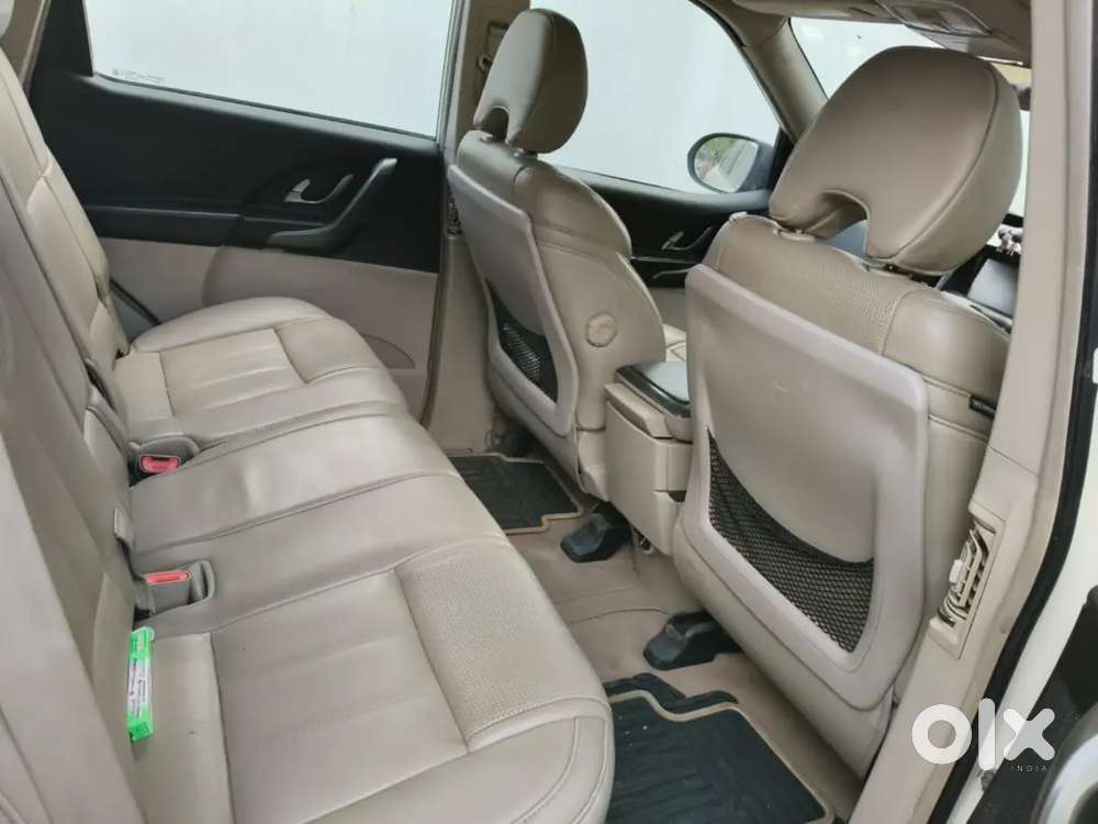 Mahindra Xuv W10 2016