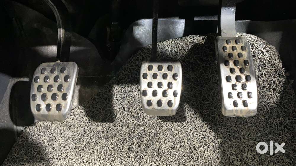 Mahindra Xuv300 W8 Option Dual Tone, 2023, Petrol