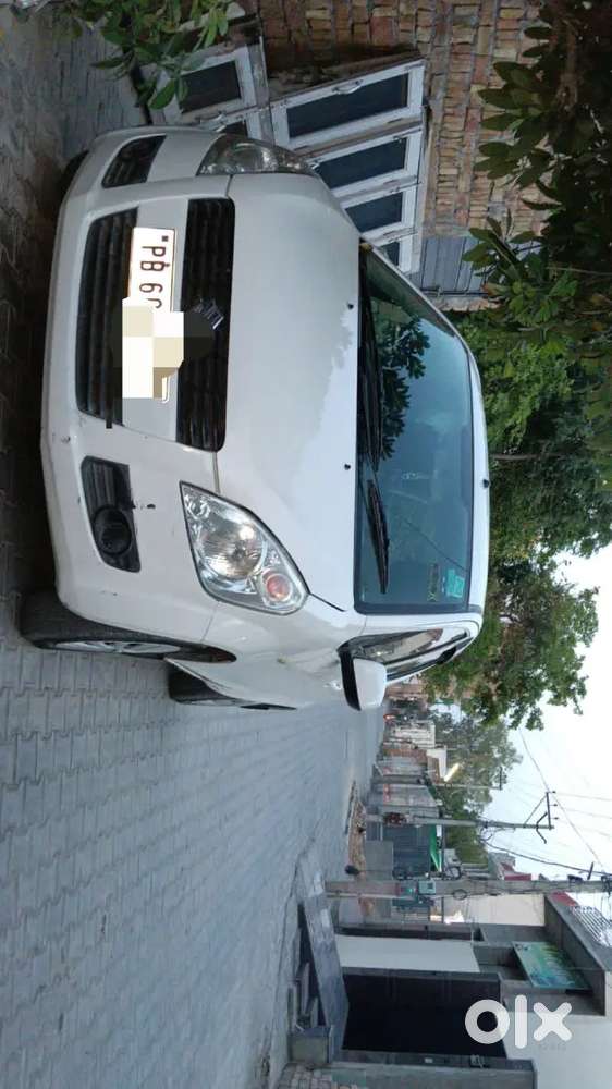 Well Maintained Car Engine Gear Ok 2012