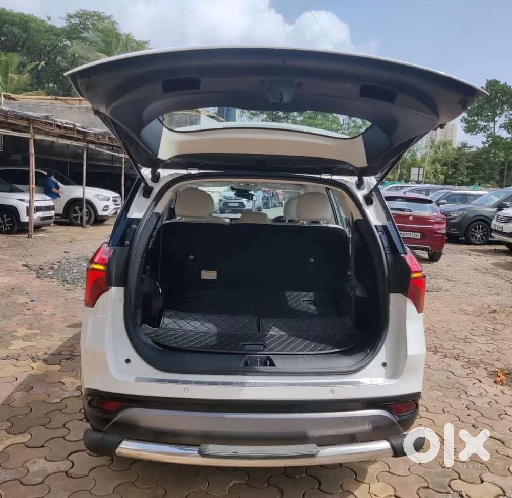 Mahindra Xuv700 2.2 Ax 7 Diesel At Luxury Pack Str Awd, 2022, Diesel