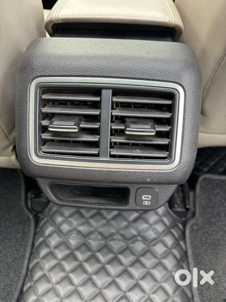 Mahindra Xuv700 2.0 Ax 7 Petrol At Str, 2022, Petrol