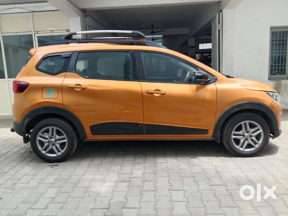 Renault Triber Rxz, 2022, Petrol