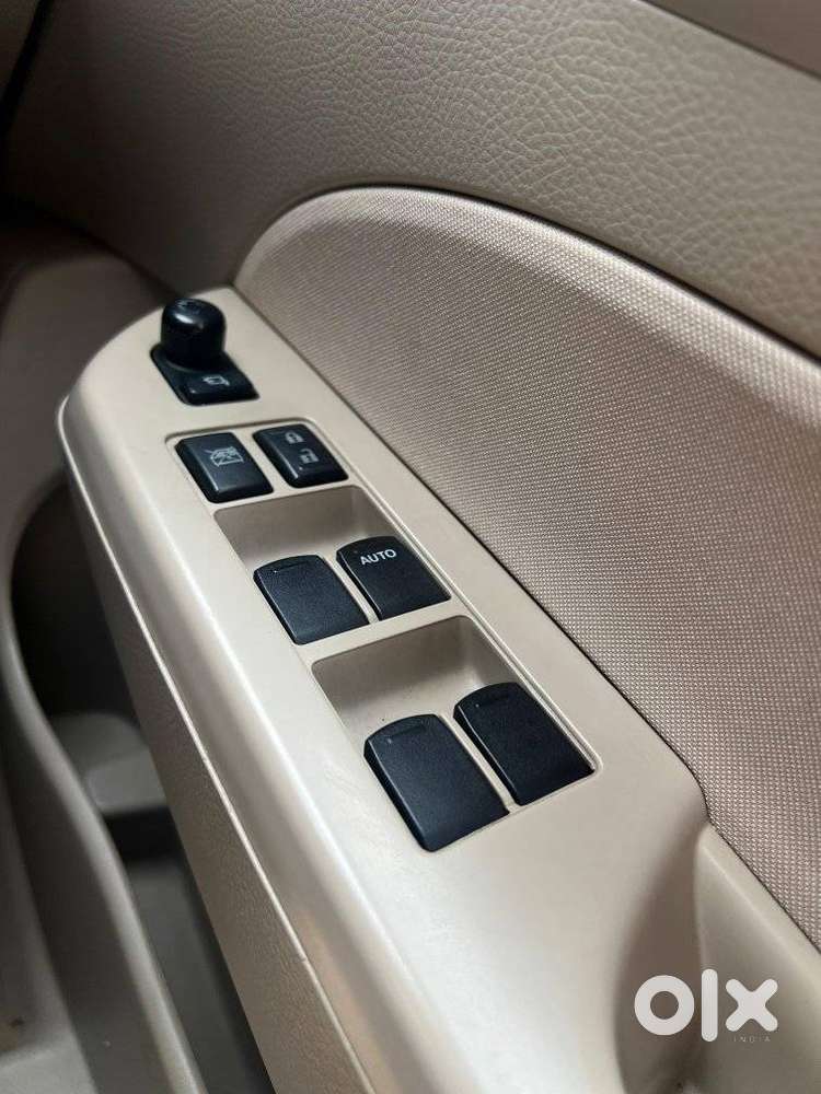 Maruti Suzuki Swift Dzire Vxi Optional, 2015, Petrol