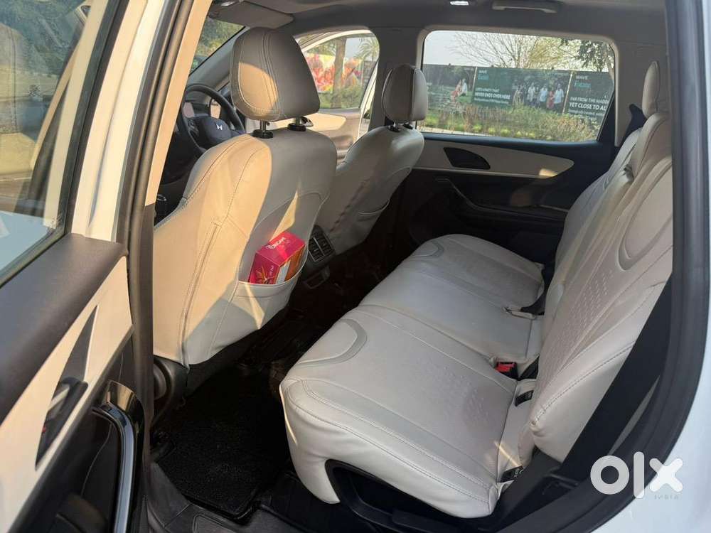 Mahindra Xuv700 2023 Diesel Well Maintained