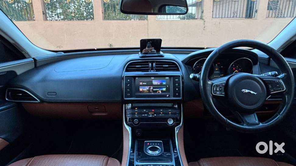 Jaguar Xe Portfolio, 2017, Petrol