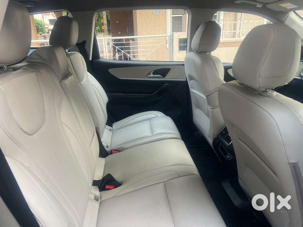 Mahindra Xuv700 2.2 Ax 7 Diesel At Luxury Pack Str, 2025, Diesel