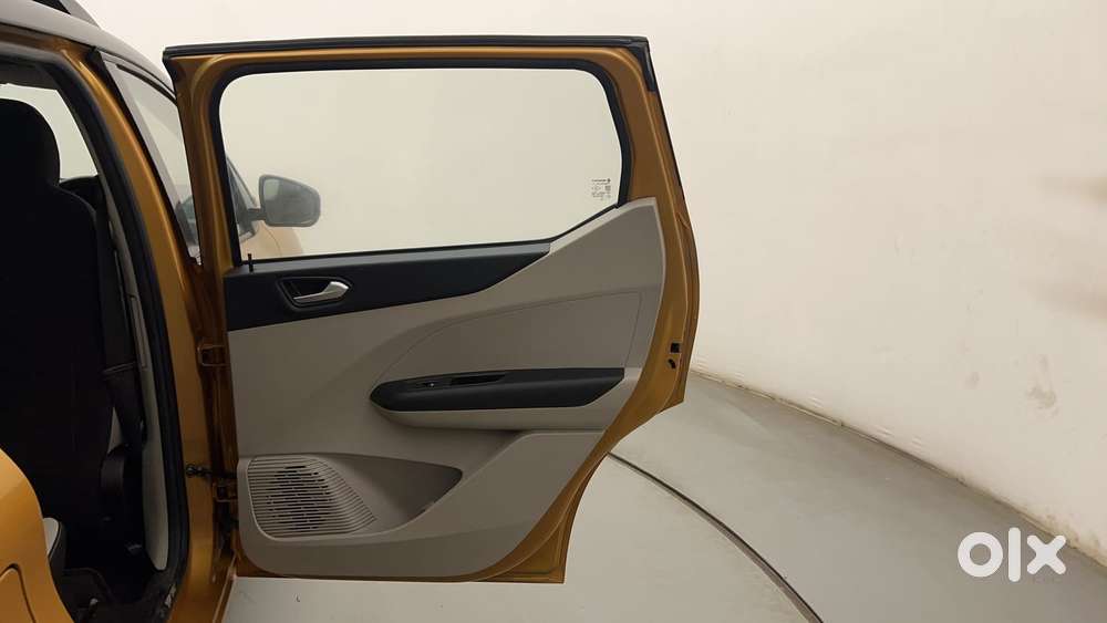 Renault Triber 1.0 Rxz Dual Tone, 2022, Petrol