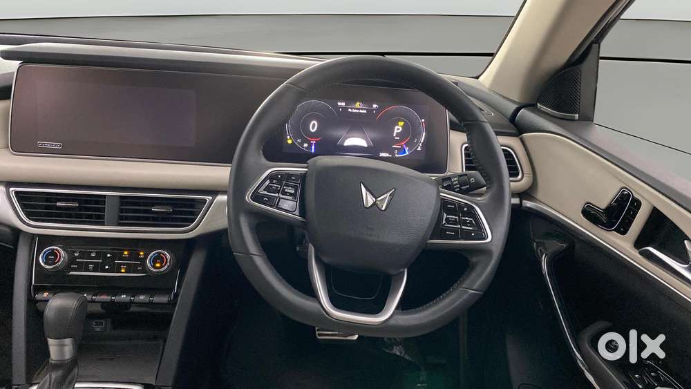 Mahindra Xuv700 2.0 Ax 7 Petrol At Luxury Pack Str, 2023, Petrol