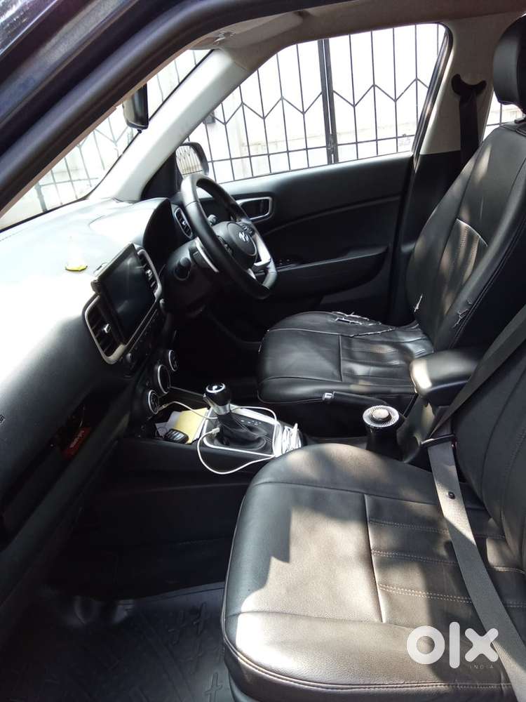 2022 Hyundai Venue Petrol, Km Driven 77000