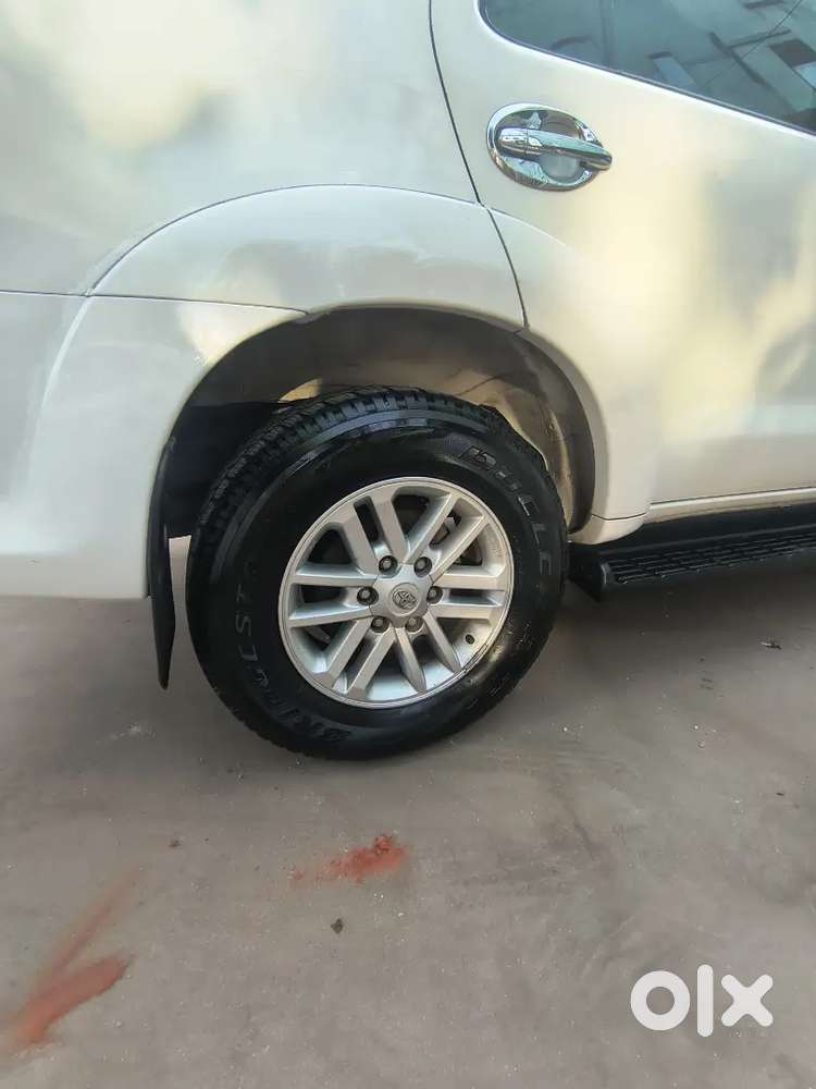 Toyota Fortuner Legender 2012 Diesel 140000 Km Driven
