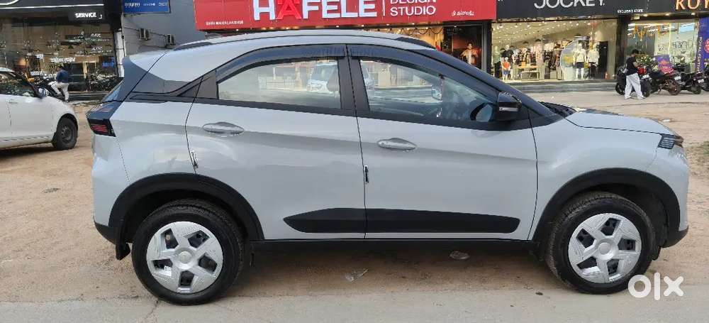 Tata Nexon Pure Plus 1.5 Turbo Diesel 2025