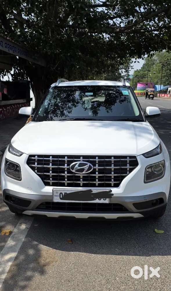 Hyundai Venue 2023 Petrol Well Maintained