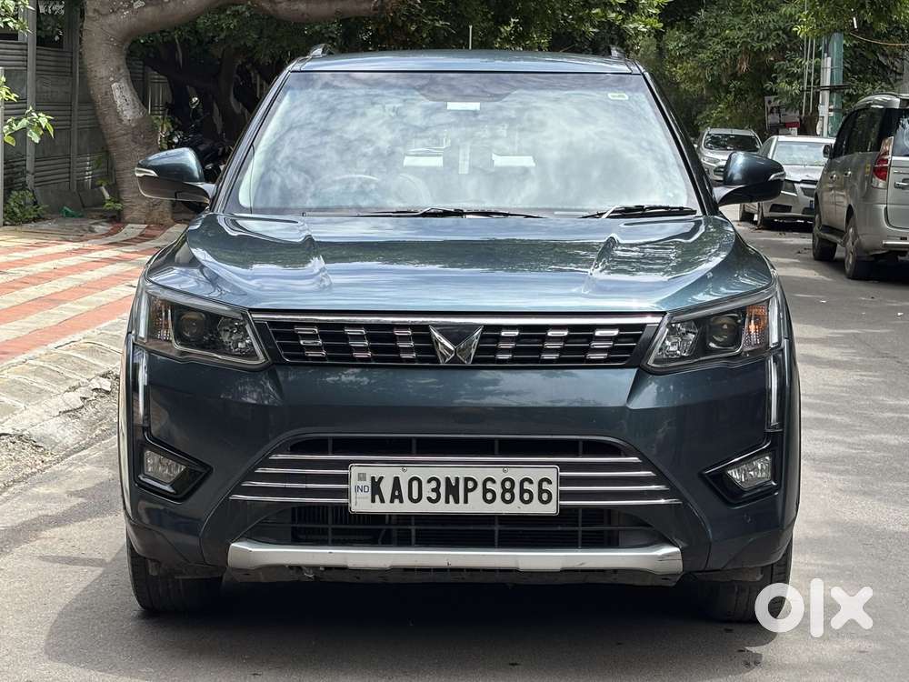 Mahindra Xuv300 1.2 W8 (o) Amt Petrol, 2023, Petrol