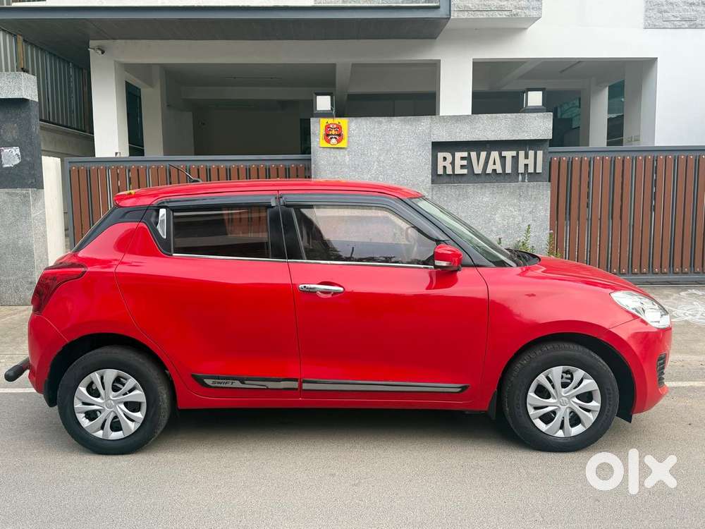Maruti Suzuki Swift Vxi + Manual, 2022, Petrol
