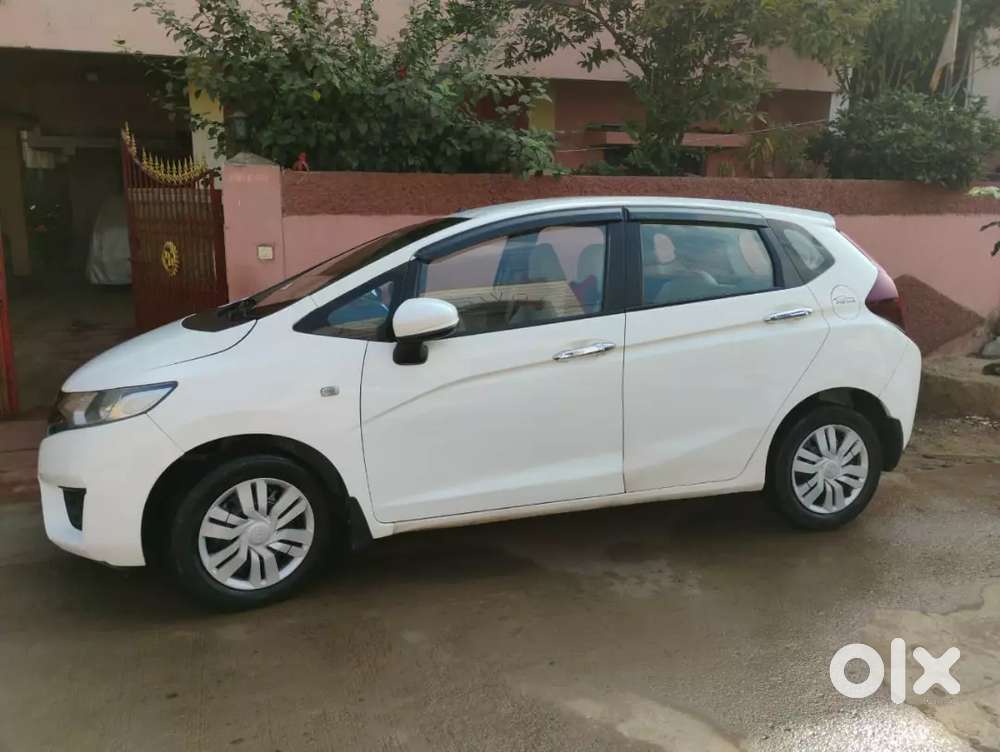 Honda Jazz 2015 30kmpl Milege