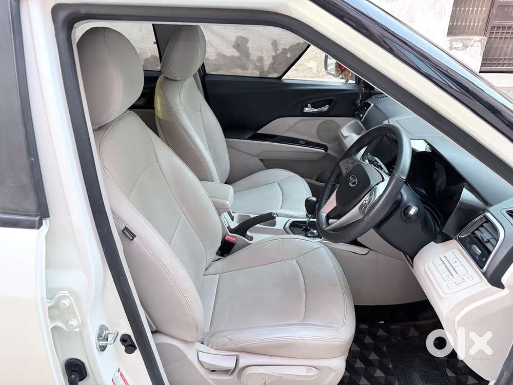 Mahindra Xuv300 W8 (o) 1.5 Diesel Amt, 2022, Diesel