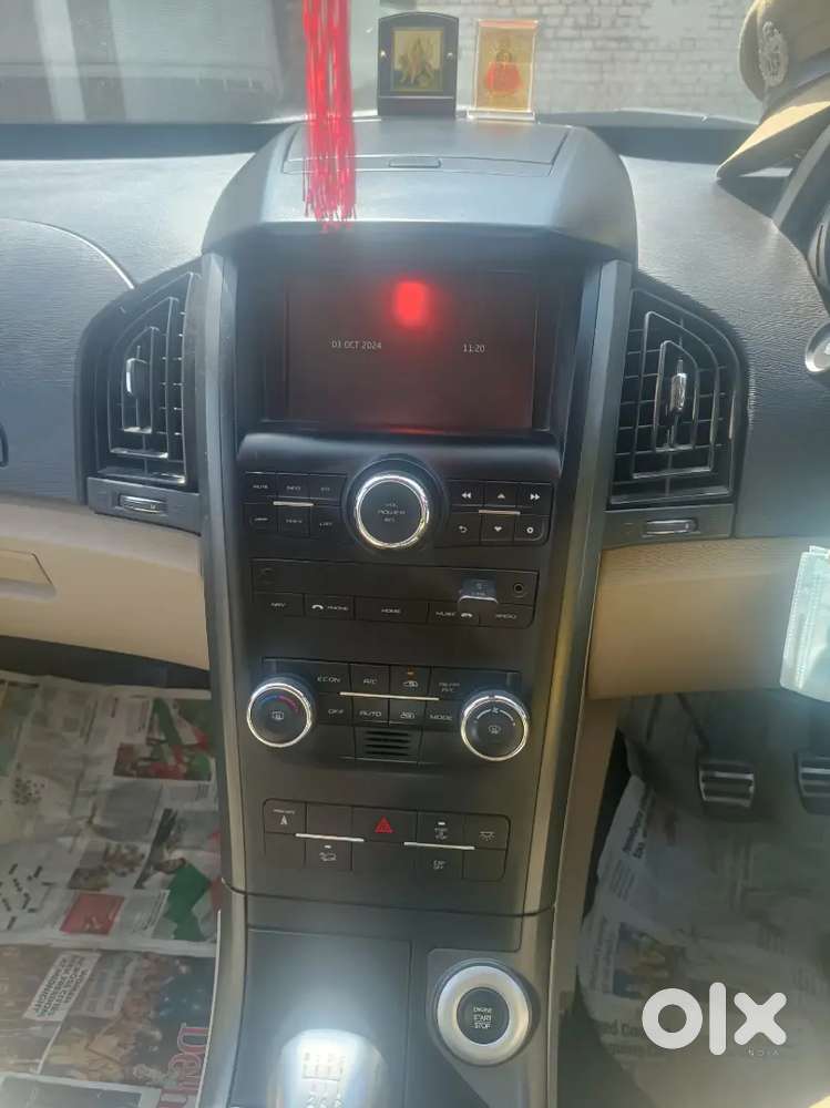 Mahindra Xuv 500 W10