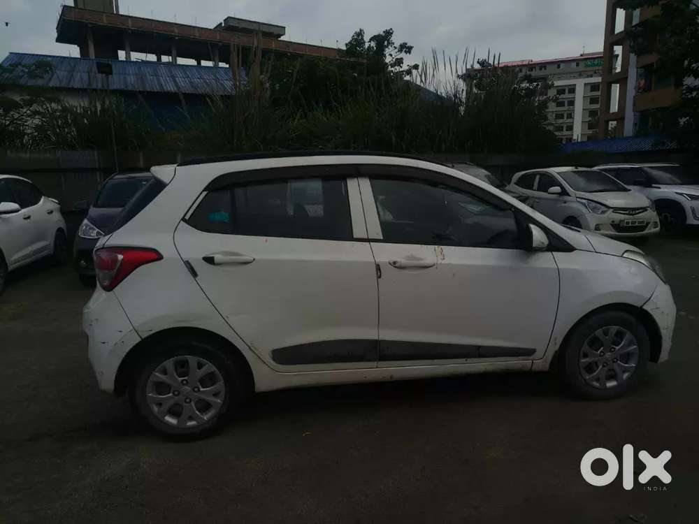 Hyundai Grand I10 Prime 2015 White Colour Petrol 90000 Km Driven