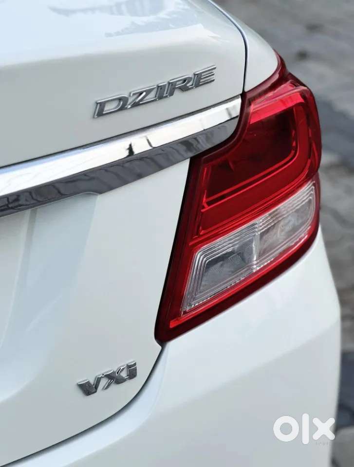 Maruti Suzuki Swift Dzire Amt Vxi, 2017, Petrol