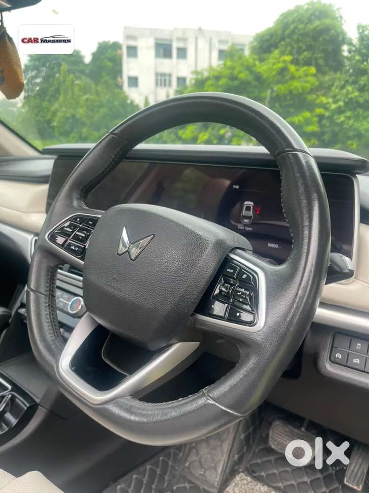 Mahindra Xuv700 2.0 Ax 7 Petrol At Str, 2023, Petrol