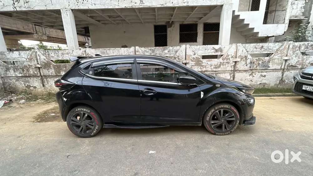 Tata Altroz Dark Edition