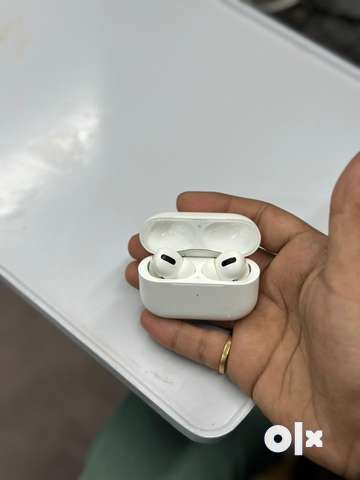 Price of latest online airpods