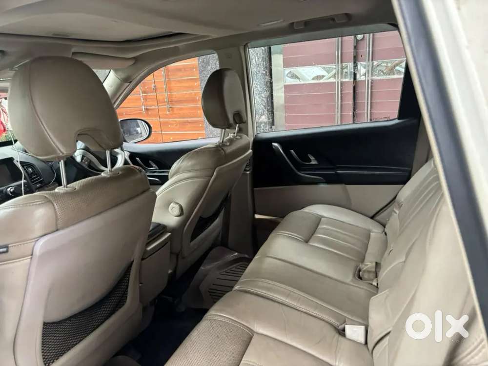 Mahindra Xuv500 W10 Diesel 2016 (sunroof)