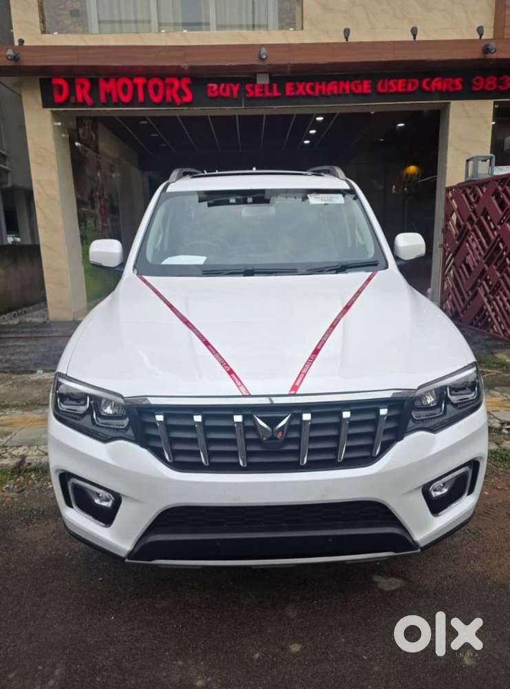 Mahindra Scorpio N Z8 Petrol At 7 Str, 2026, Petrol