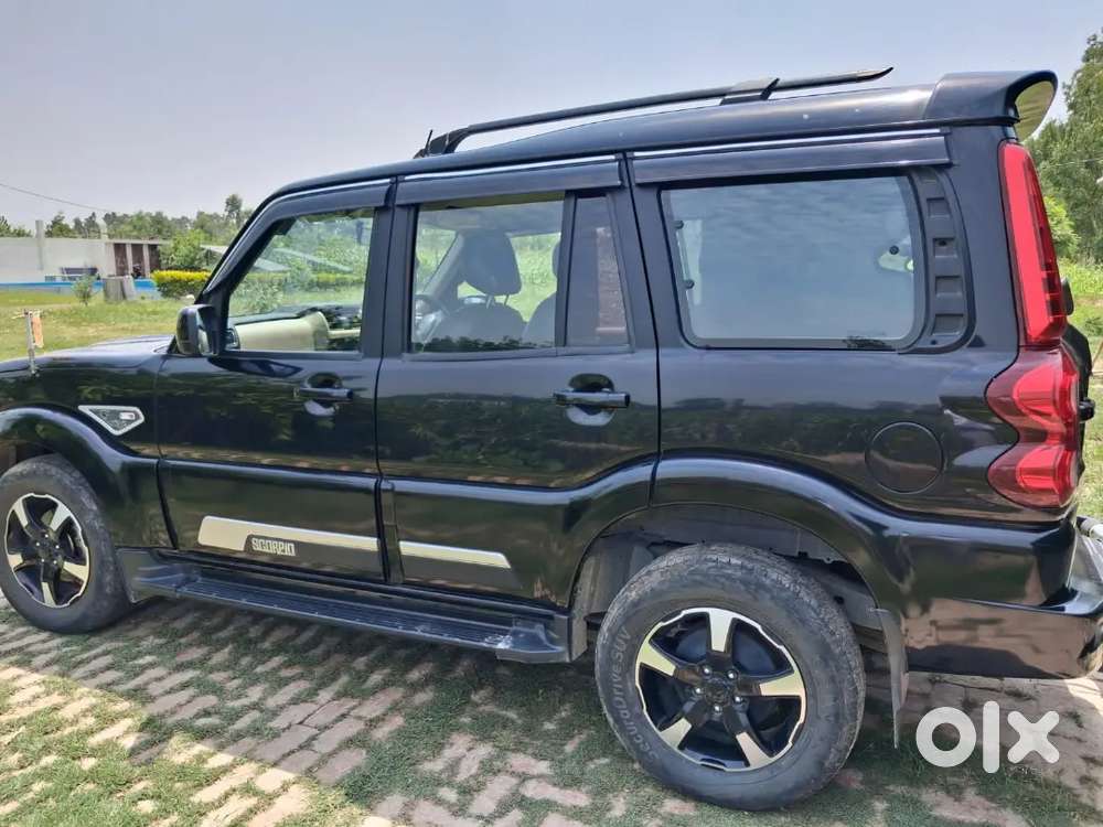 Mahindra Scorpio Classic 2.2 Diesel Manual 2025