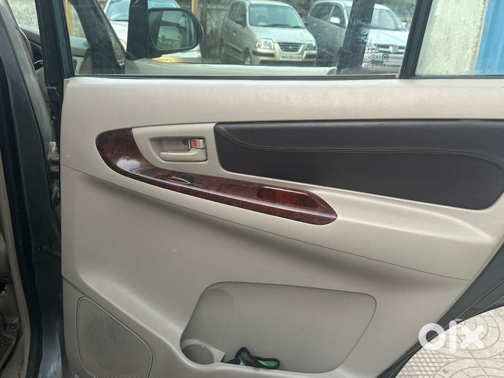 Toyota Innova Diesel 2010 Km Driven