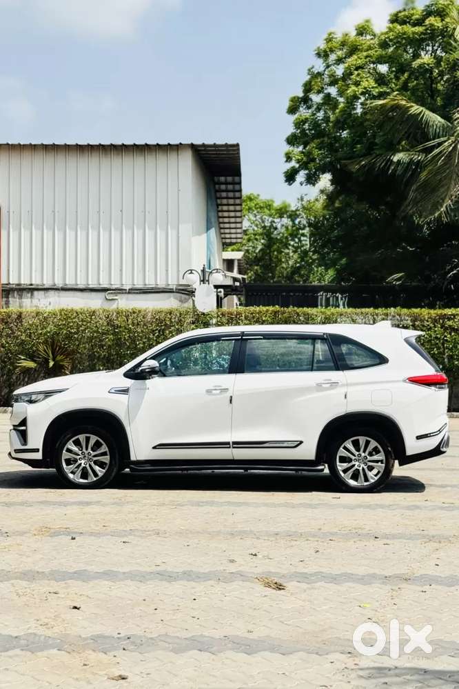 Toyota Innova Hycross 2.0 Zx Hybrid 7 Str, 2024, Petrol